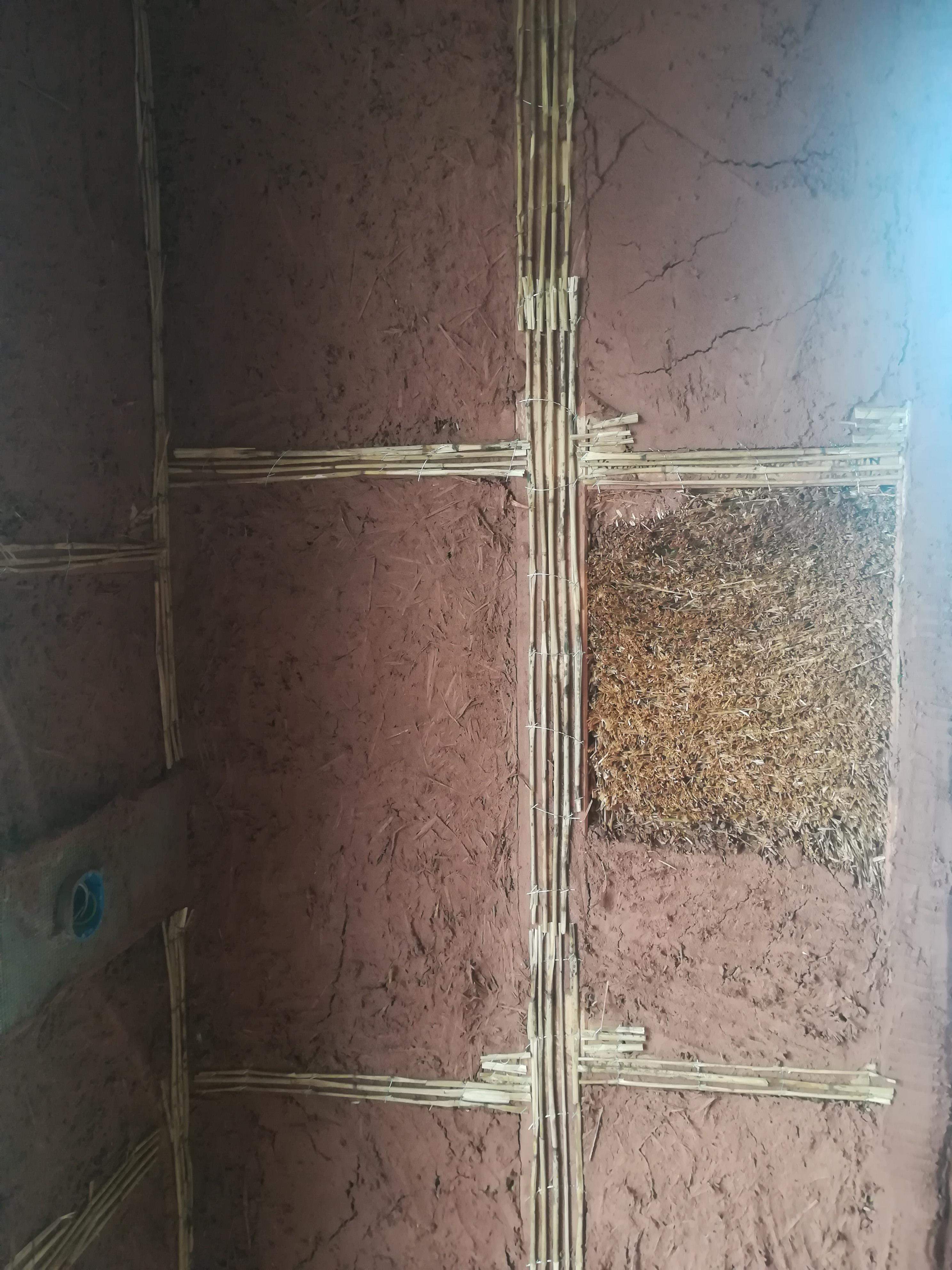 ściana podkład z tynku glinianego