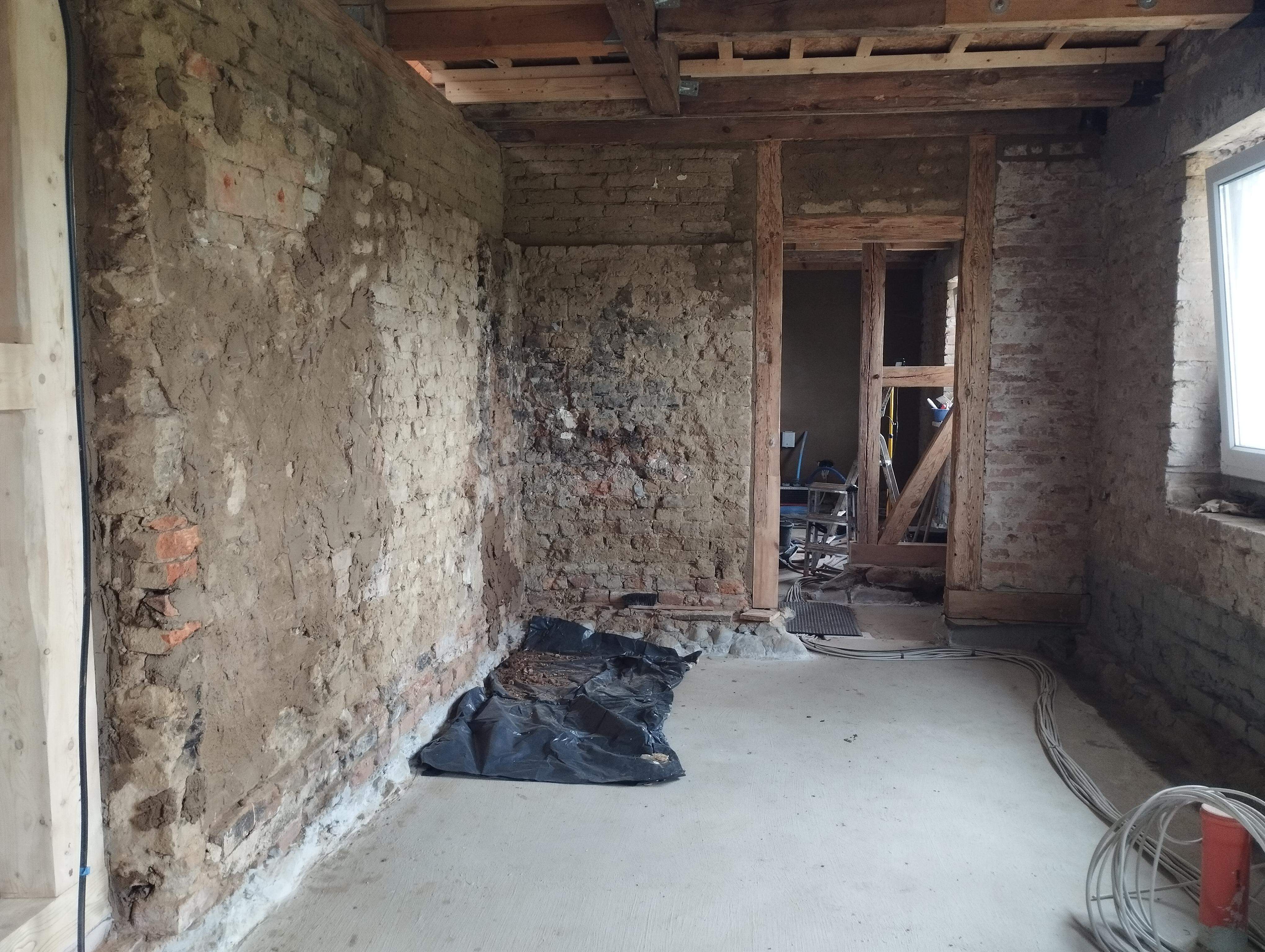 surowe ściany przygotowanie pod tynki