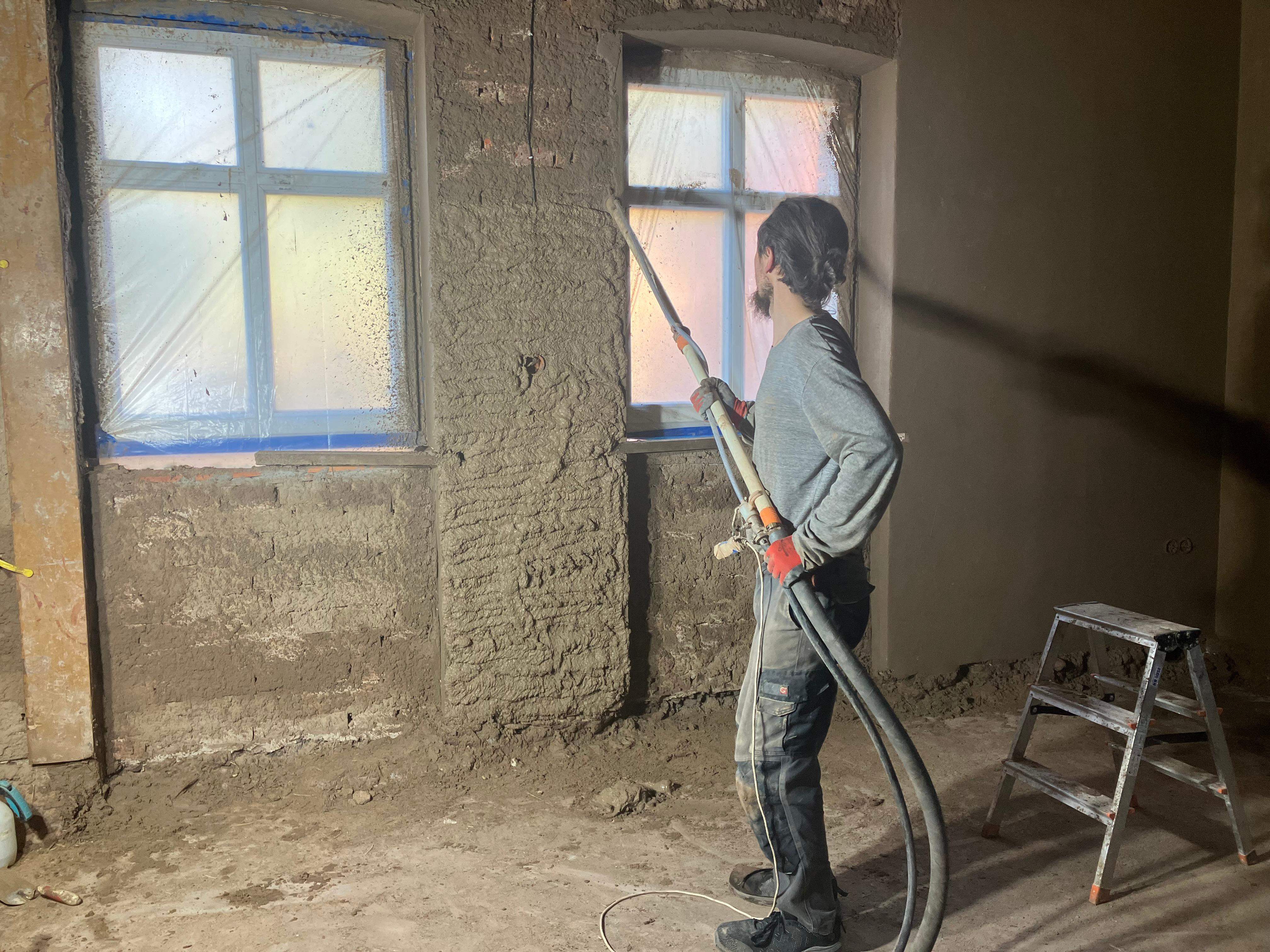 Wykonawca tynku glinianego